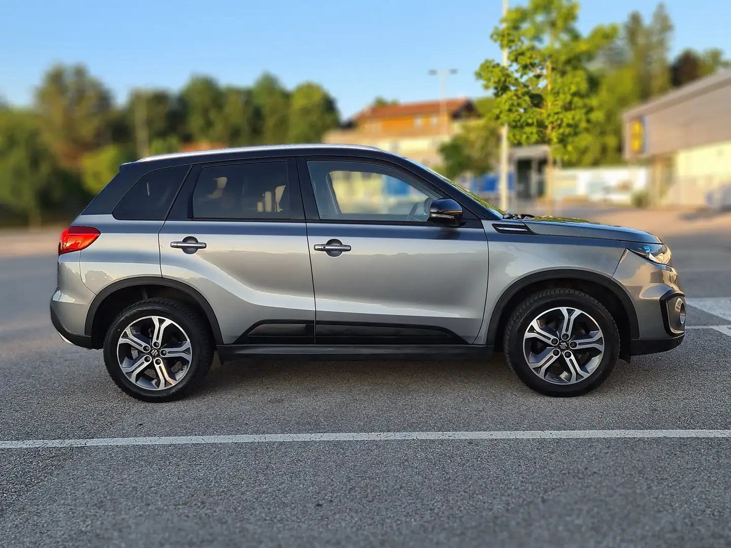 Suzuki Vitara 1,6 4WD Flash Aut. Grau - 1