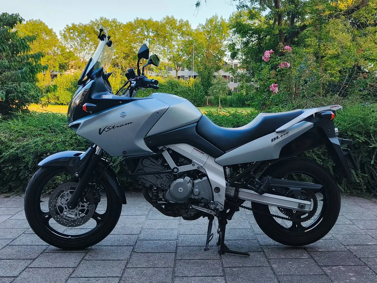 Suzuki V-Strom 650 Zilver - 2