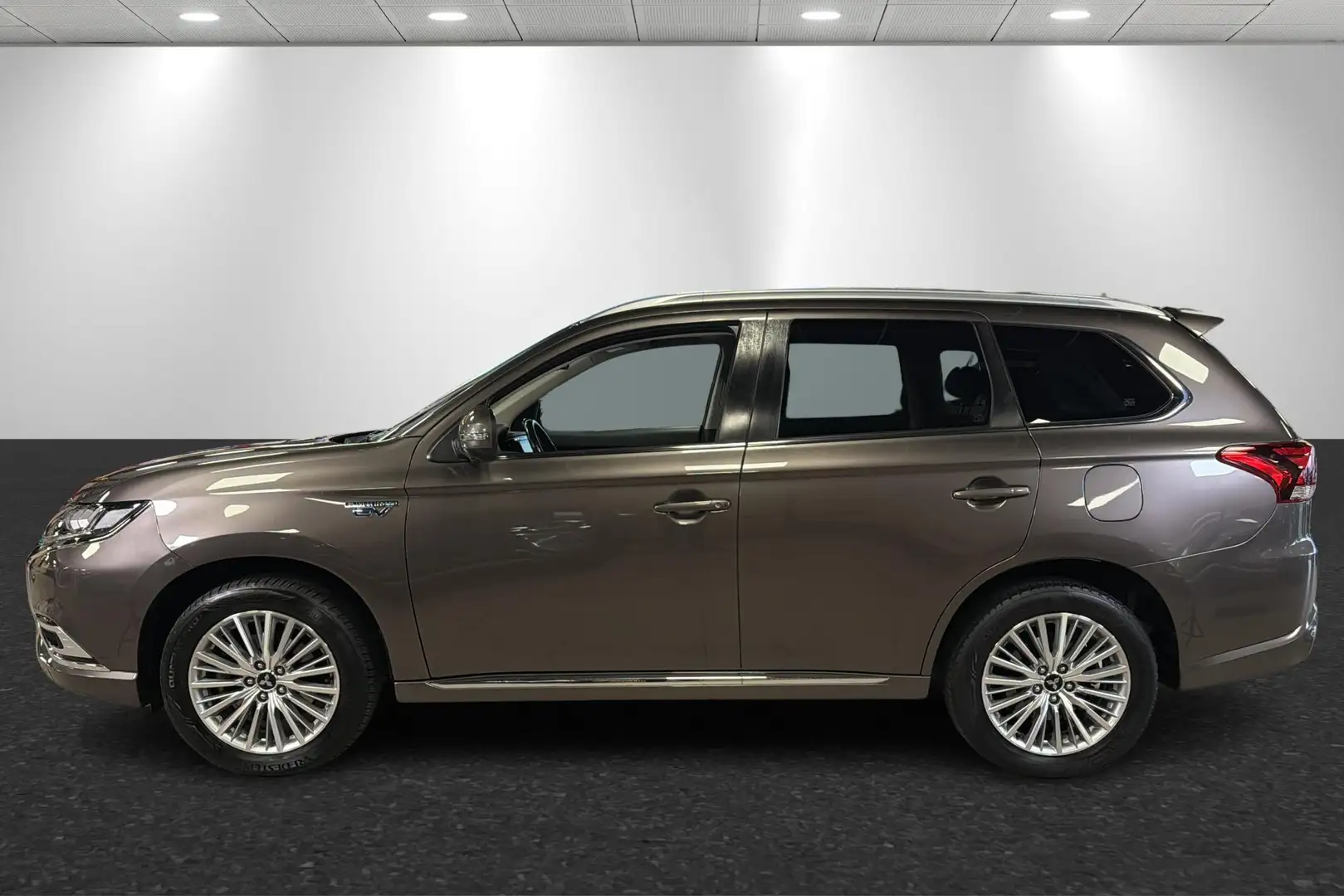 Mitsubishi Outlander 2.4 PHEV Intense+ Trekhaak Brun - 2