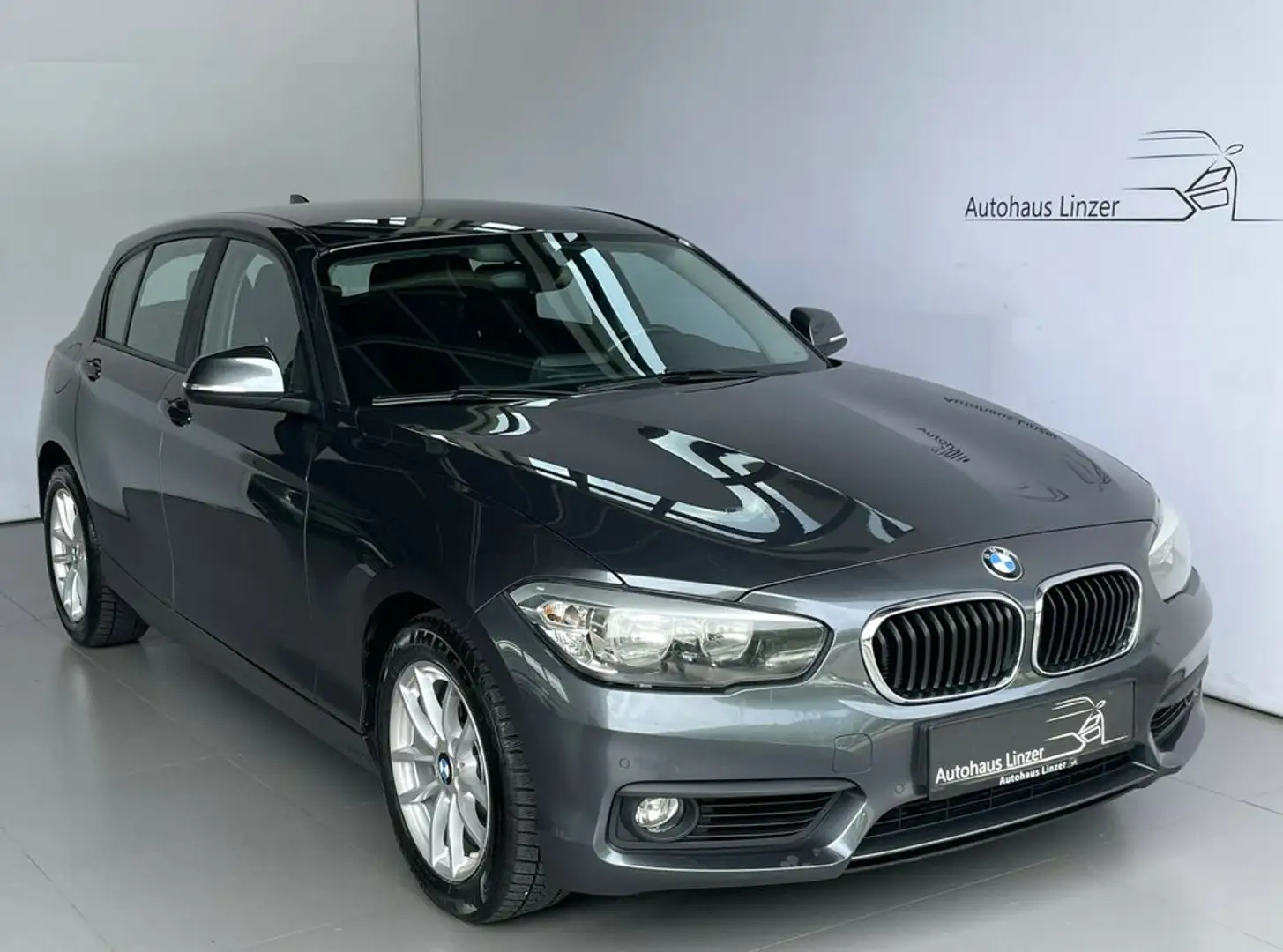 BMW 118 d Advantage Aut. *PDC*Navigation*Klima*Tempomat Grau - 1