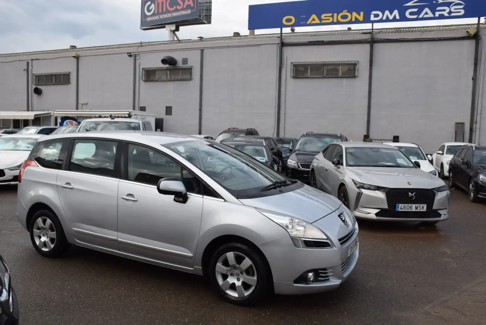 Peugeot 5008 1.6HDI Premium CMP Gris - 1