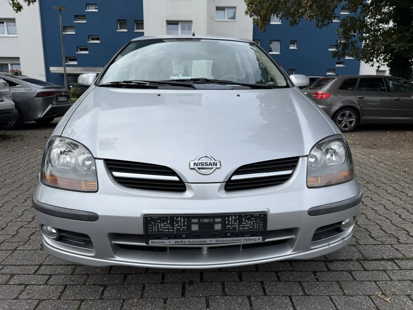 Nissan Almera Tino Basis / 1 Hand / Klima Parkdistance hinten / Tüv 1 Silber - 2