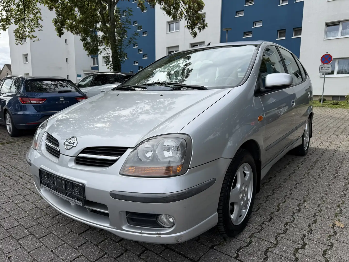 Nissan Almera Tino Basis / 1 Hand / Klima Parkdistance hinten / Tüv 1 Silber - 1