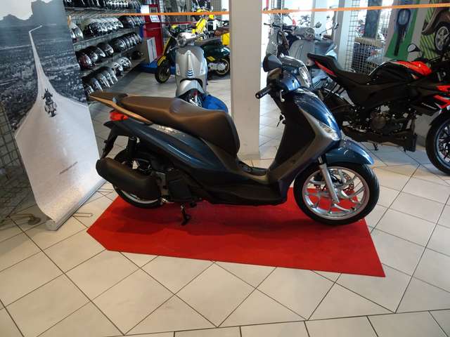 Įsigykite naudotą Piaggio Medley 125 MY 2021 E5 motociklą iš Vokietijos su  rida per mobile.de, autoscout24 lietuvių kalba