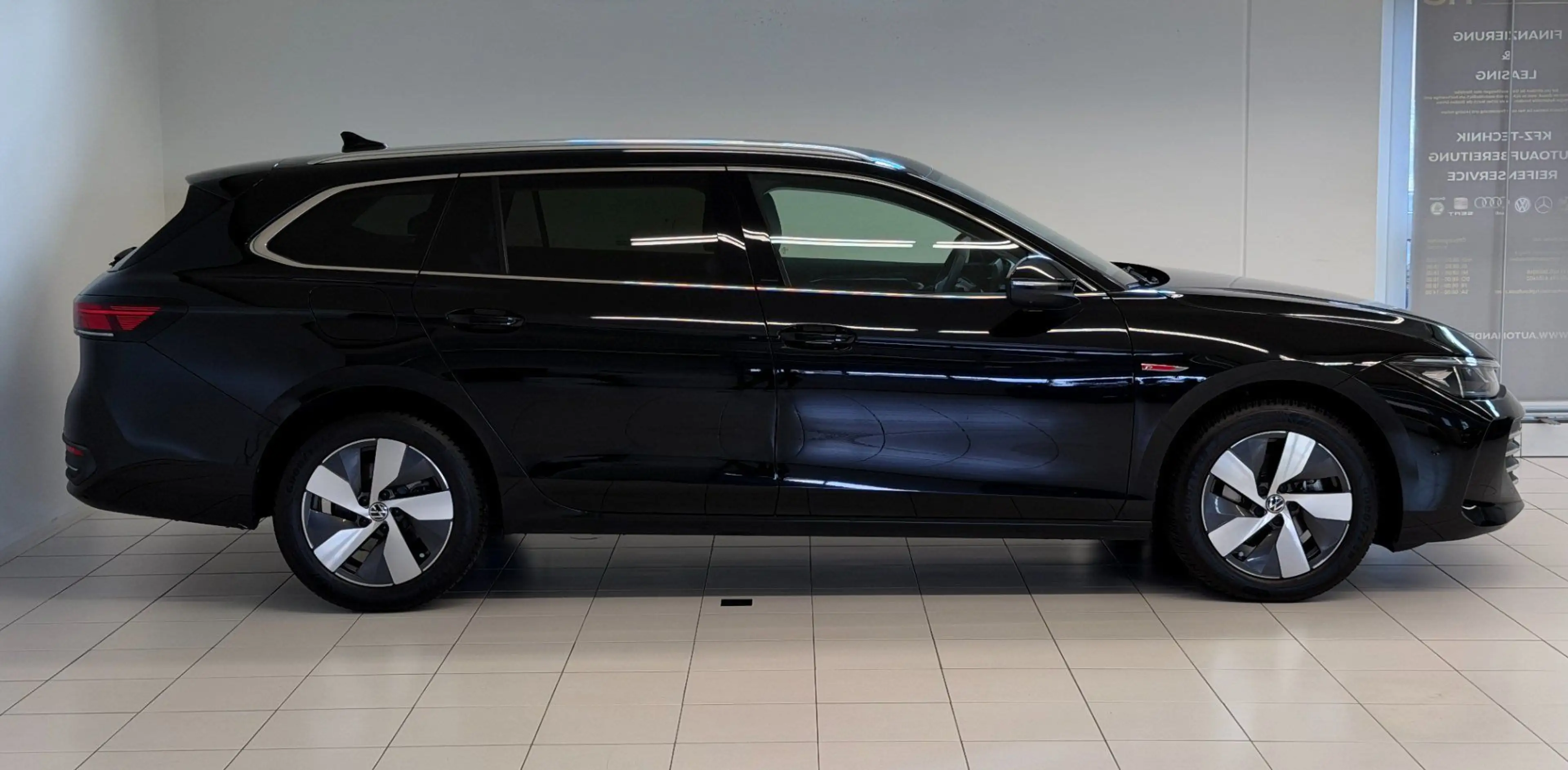 Volkswagen Passat Variant Passat 1.5 eTSI Business*AHK*ACC*MASSAGE*AMBIENTE* — photo 4