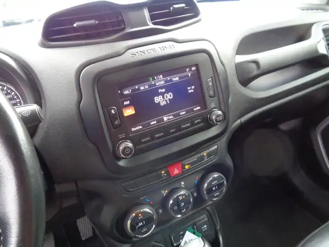 Jeep Renegade view 12