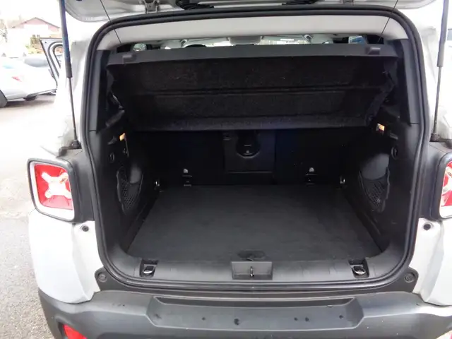 Jeep Renegade view 13