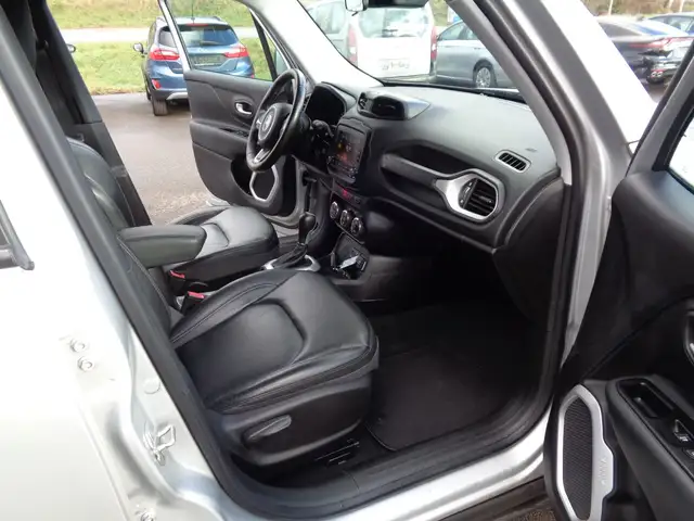 Jeep Renegade view 8