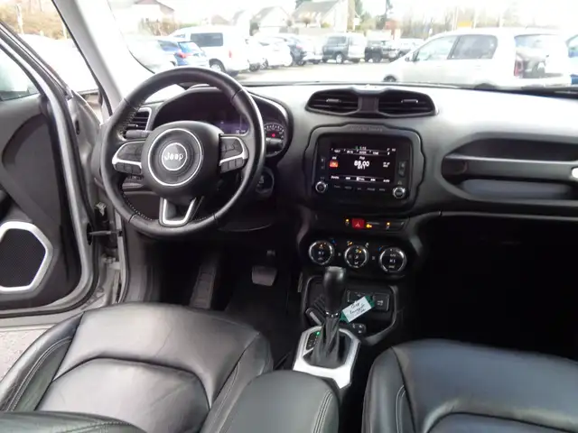 Jeep Renegade view 9