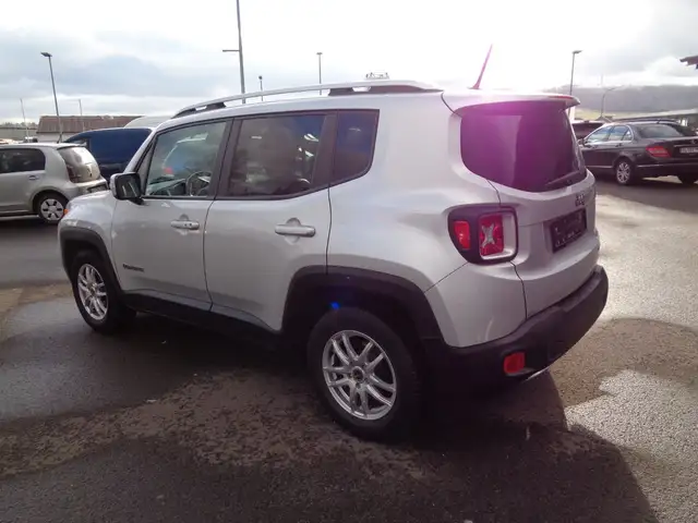 Jeep Renegade view 5