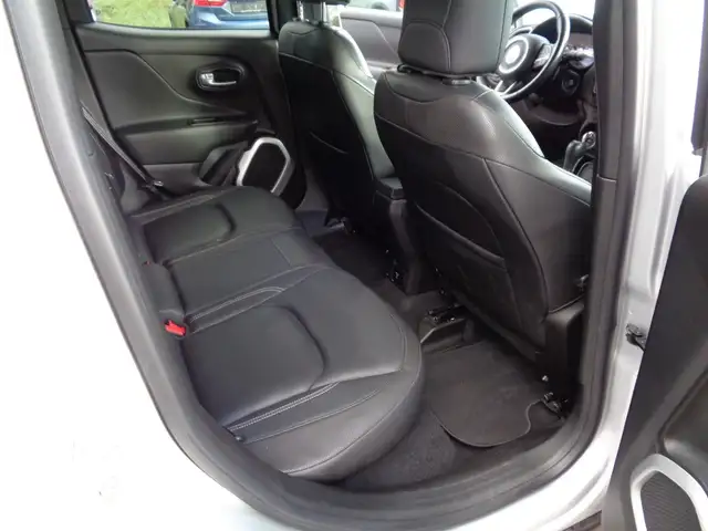 Jeep Renegade view 10