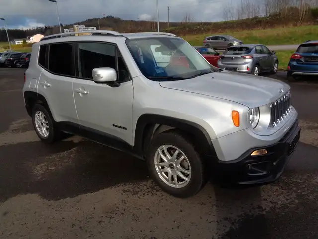 Jeep Renegade view 3