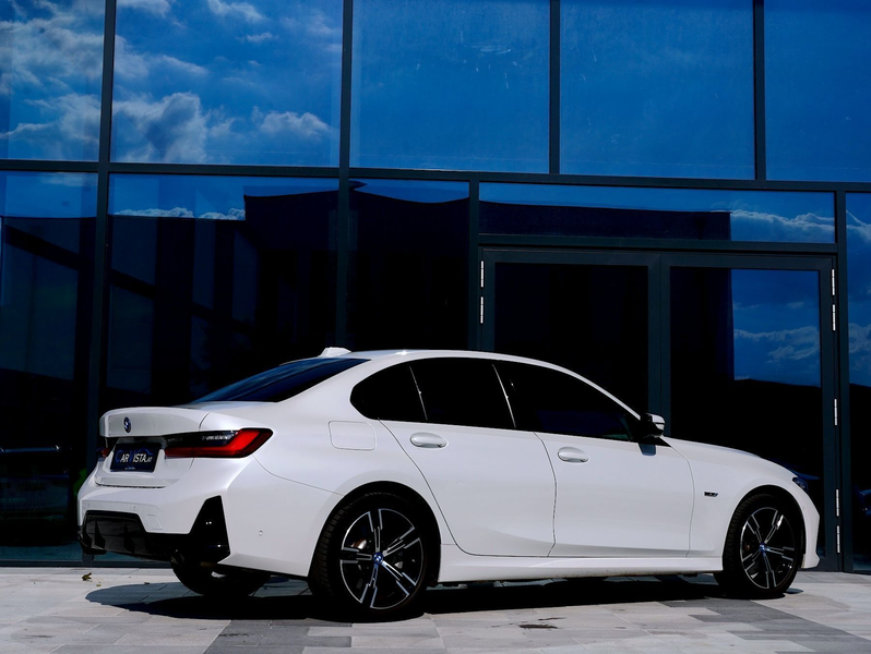 BMW 320 e M-Sport *Parkassistent - Widescreen* — photo 6