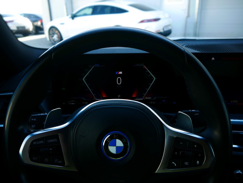 BMW 320 e M-Sport *Parkassistent - Widescreen* — photo 13