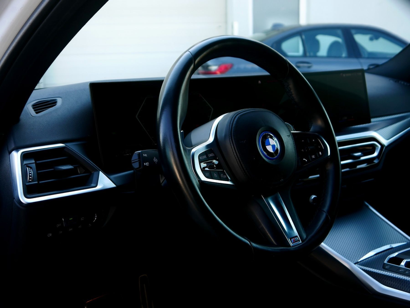 BMW 320 e M-Sport *Parkassistent - Widescreen* — photo 10
