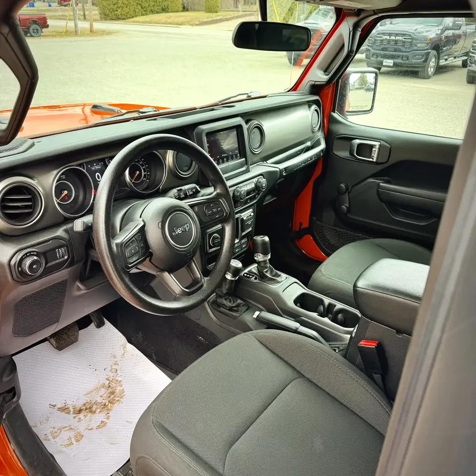 Jeep Wrangler снимка Jeep Wrangler