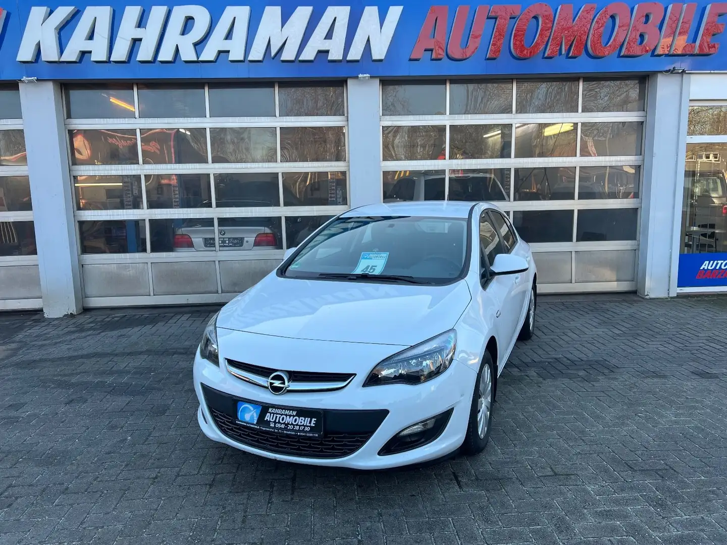 Opel Astra J Lim. 5-trg. Selection Blanc - 1