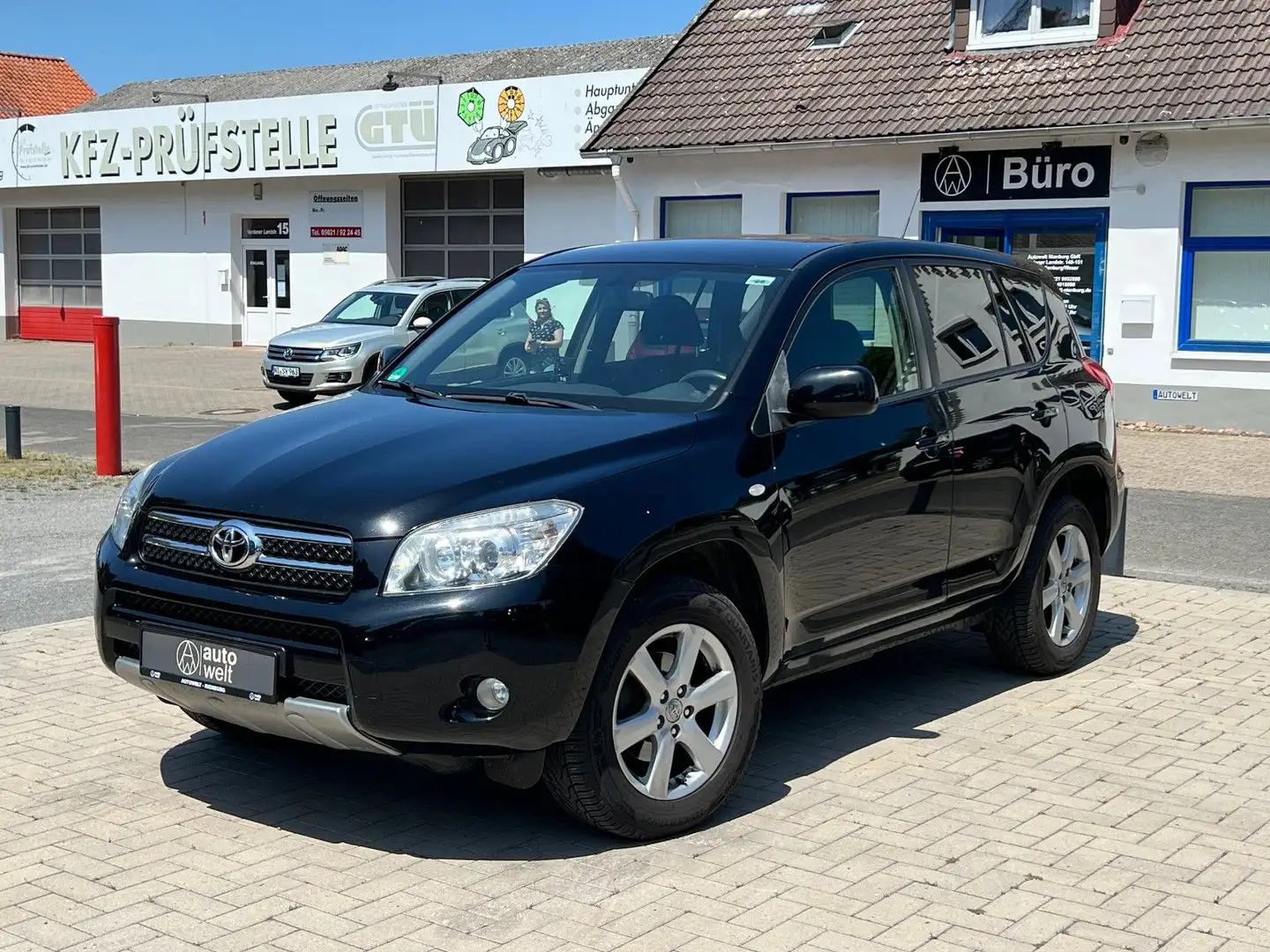 Toyota RAV 4 4 2.2D | 4x4 | Service neu | Reifen neu Schwarz - 1