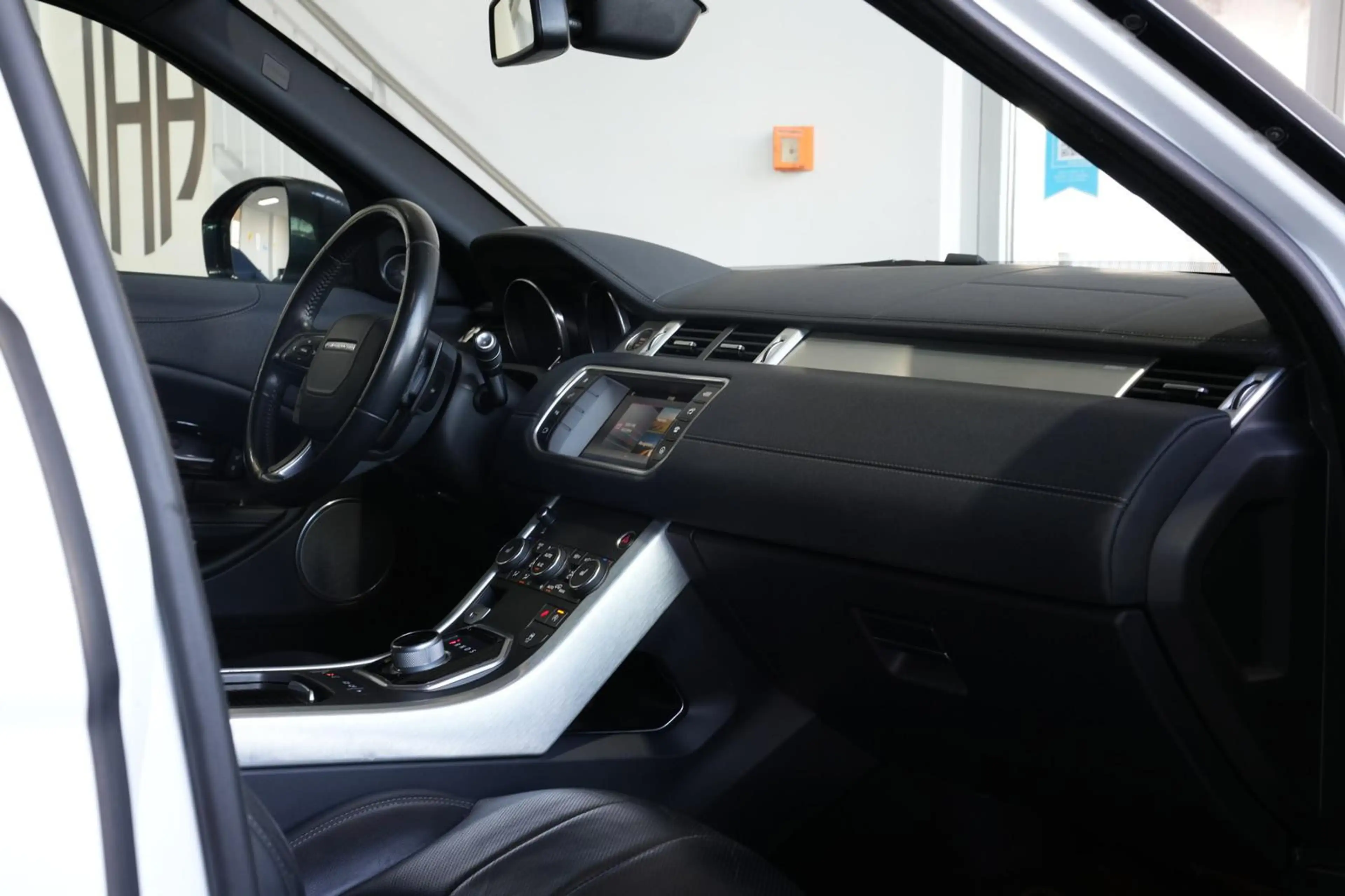 Land Rover Range Rover Evoque SE Dynamic *AUT*NAV*PANO*LED*SHZ* — photo 15
