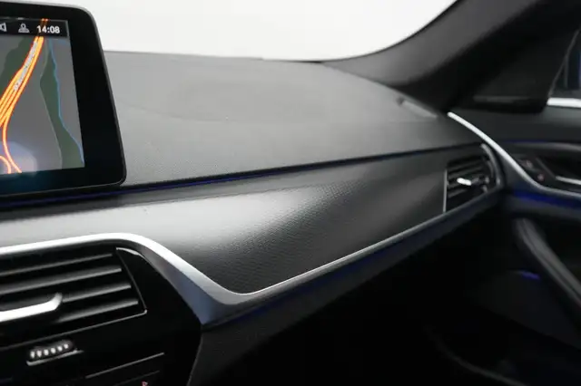 BMW 5 Series view 19