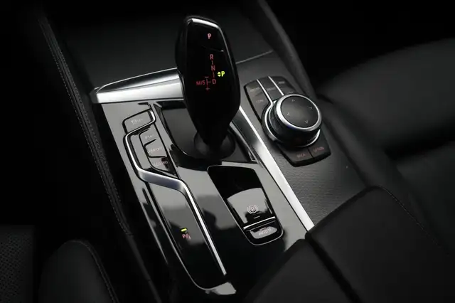 BMW 5 Series view 16