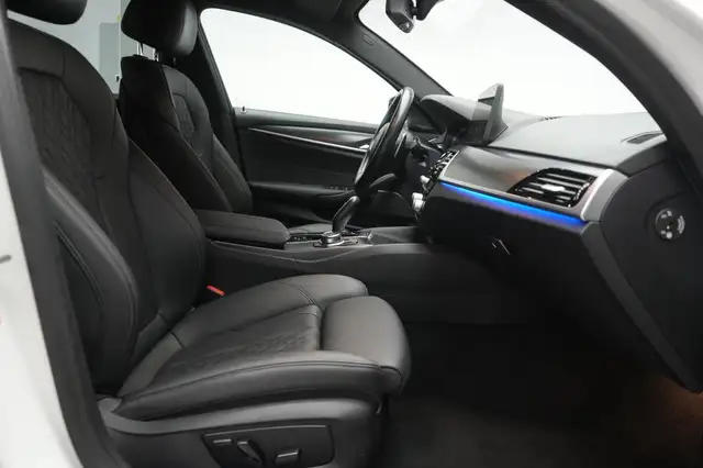 BMW 5 Series view 5