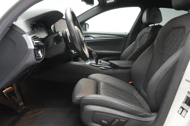 BMW 5 Series view 8