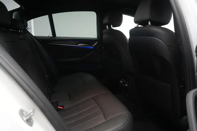 BMW 5 Series view 7