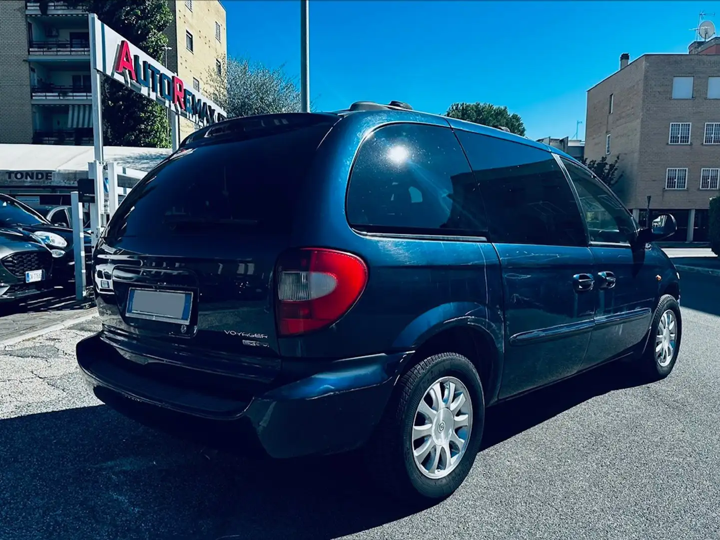 Chrysler Grand Voyager 7 POSTI 2.5 CRD LTD Bleu - 2
