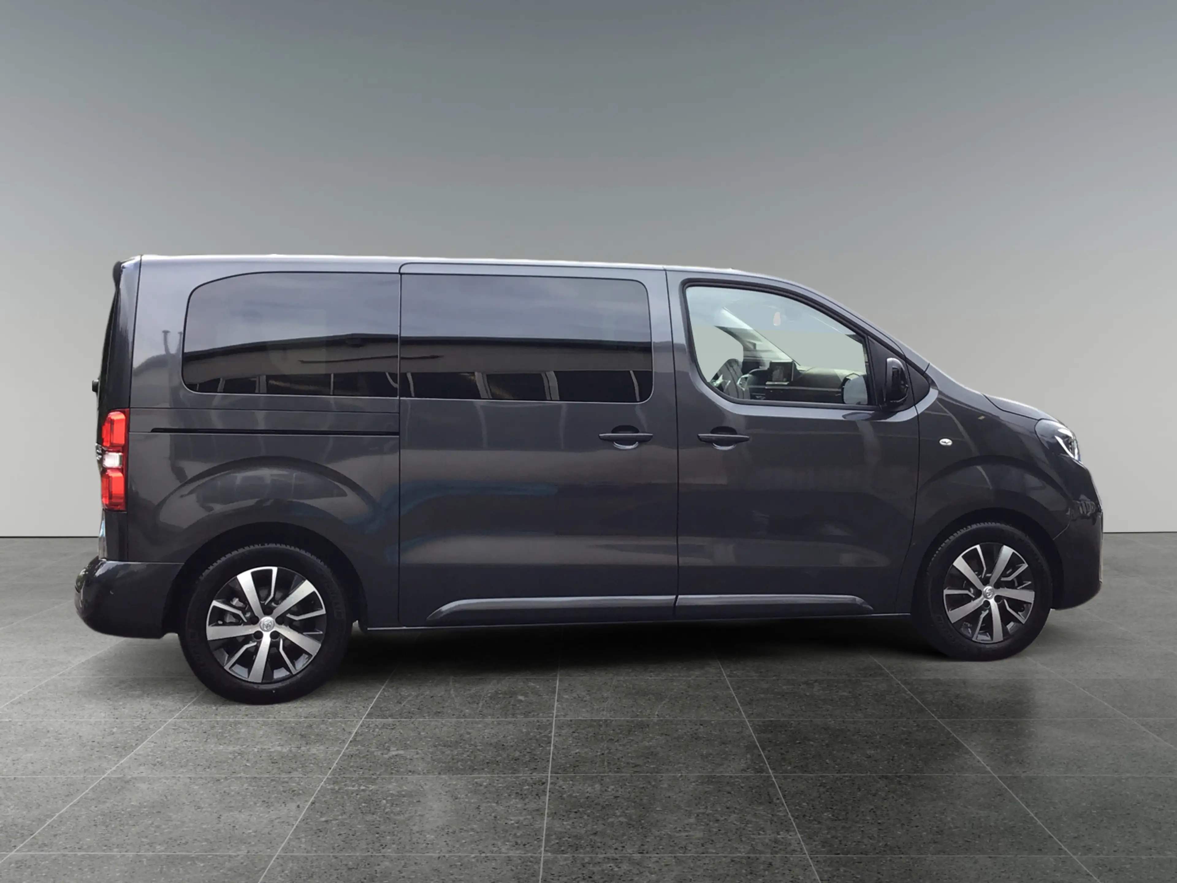 Toyota Proace Proace Verso 2,2 l, 180 Family Medium — photo 6