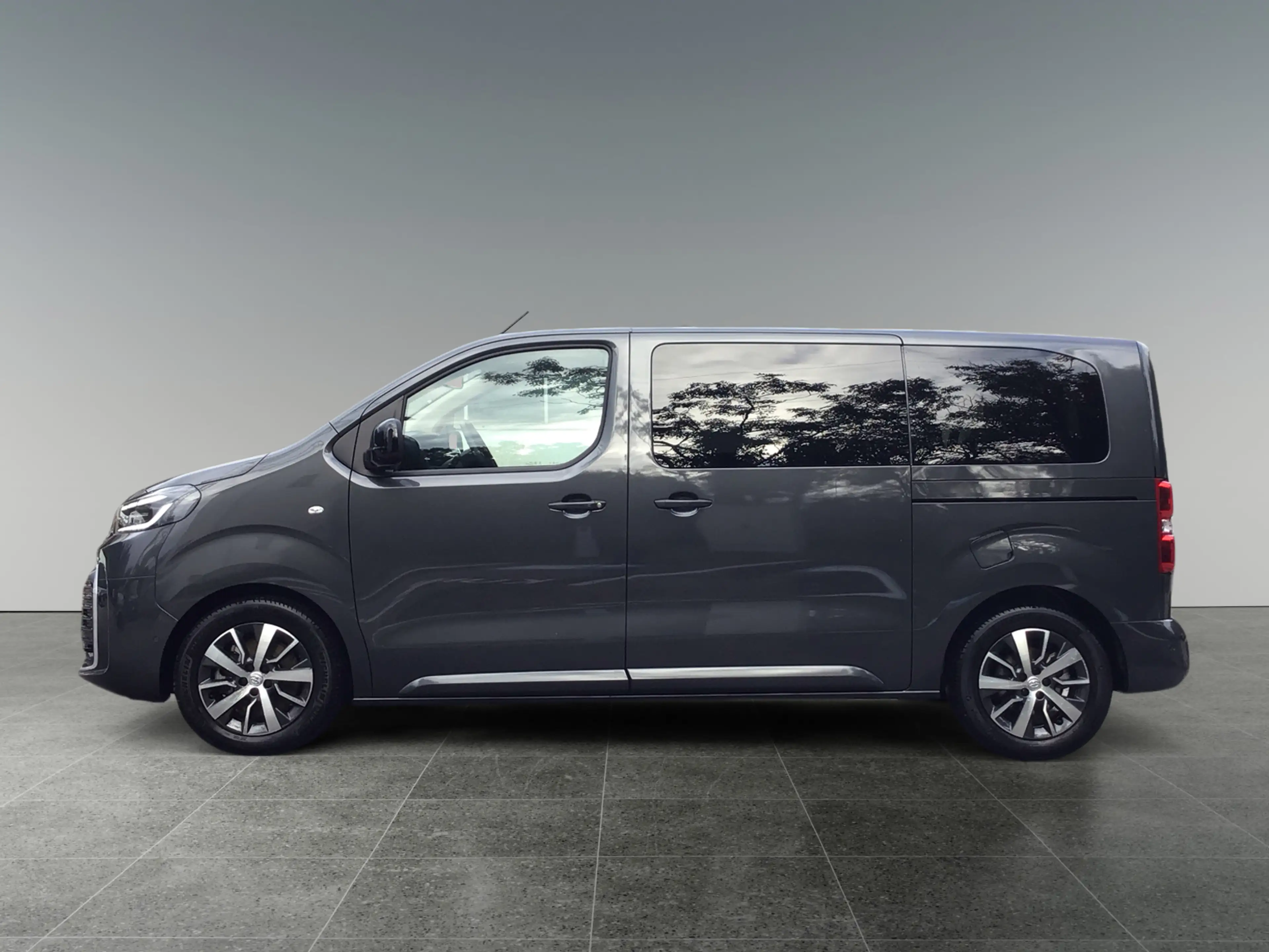 Toyota Proace Proace Verso 2,2 l, 180 Family Medium — photo 2