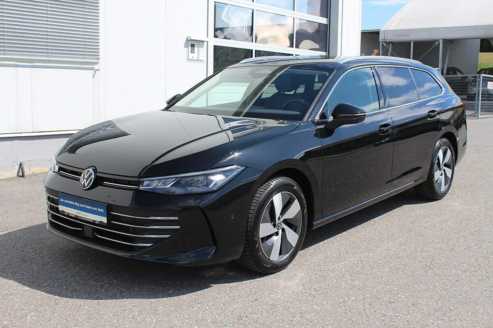 Volkswagen Passat Variant 1,5 eTSI ACT Business DSG Schwarz - 1