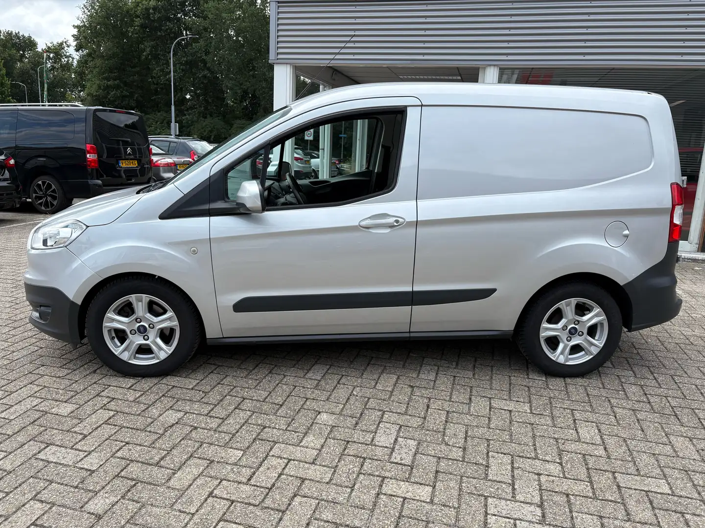 Ford Transit Courier 1.5 TSCI Trend Grijs - 2
