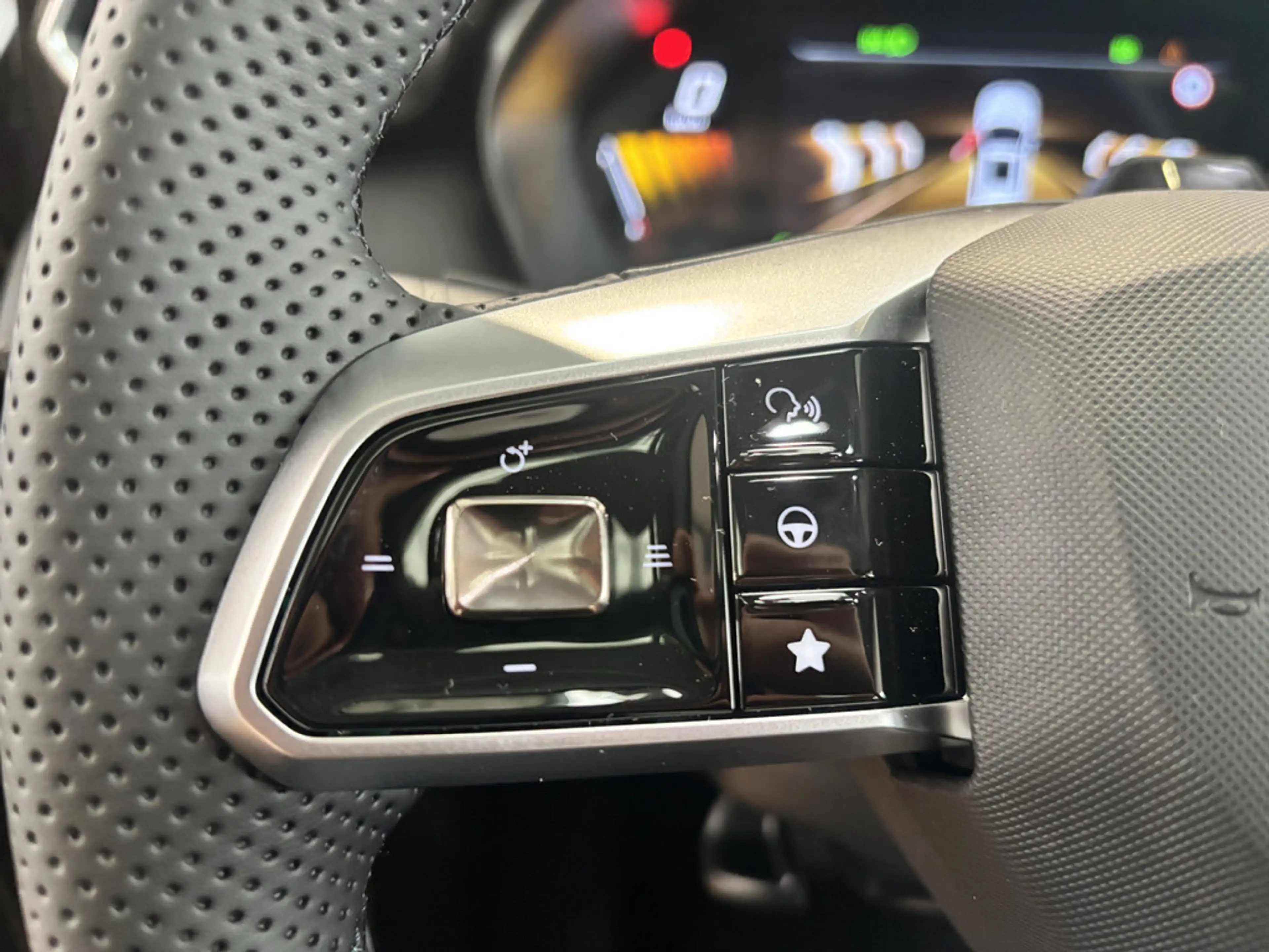 MG ZS 1.5 Hybrid+ 145 kW Standard PDC KAMERA — photo 14