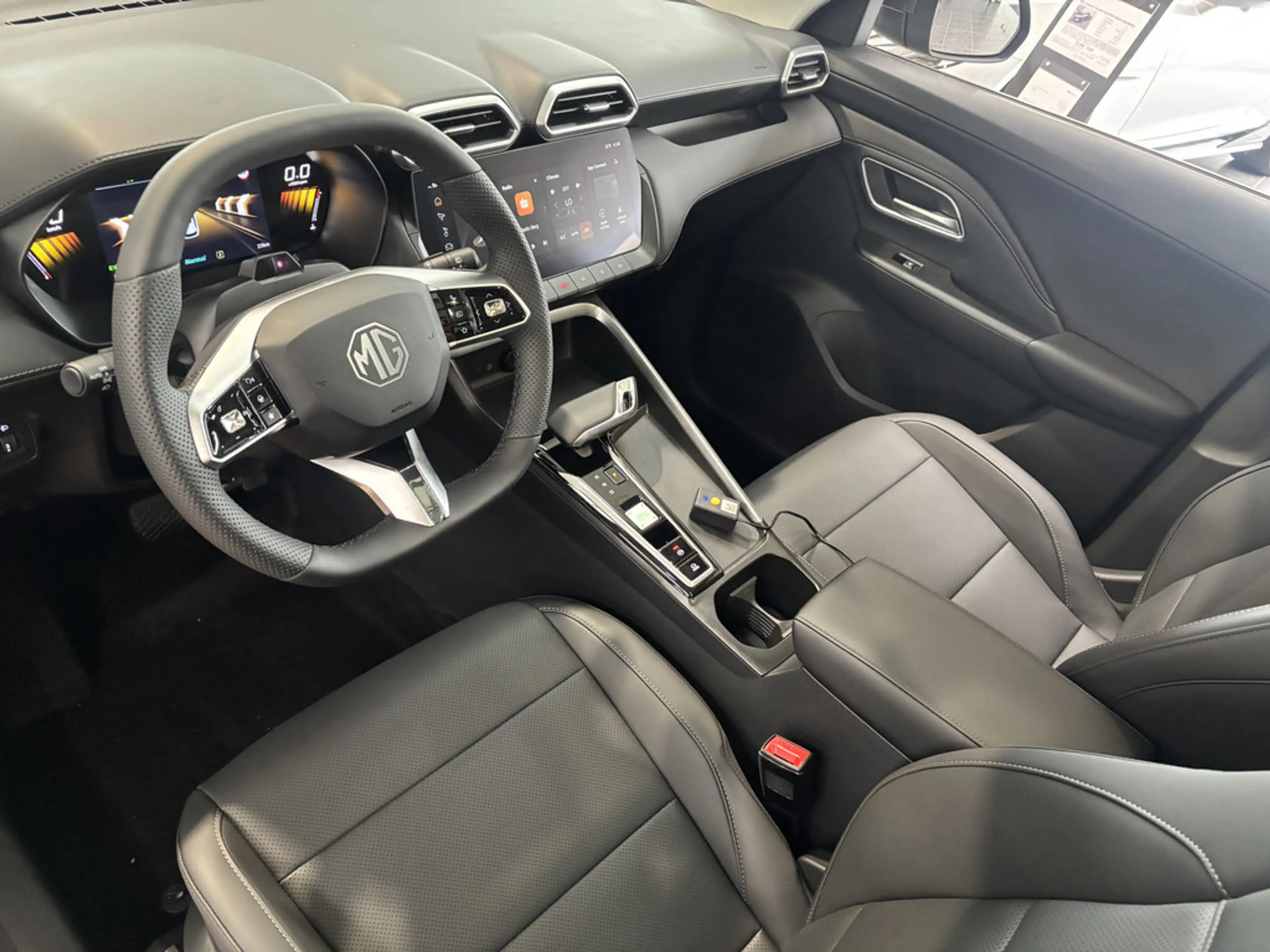 MG ZS 1.5 Hybrid+ 145 kW Standard PDC KAMERA — photo 11