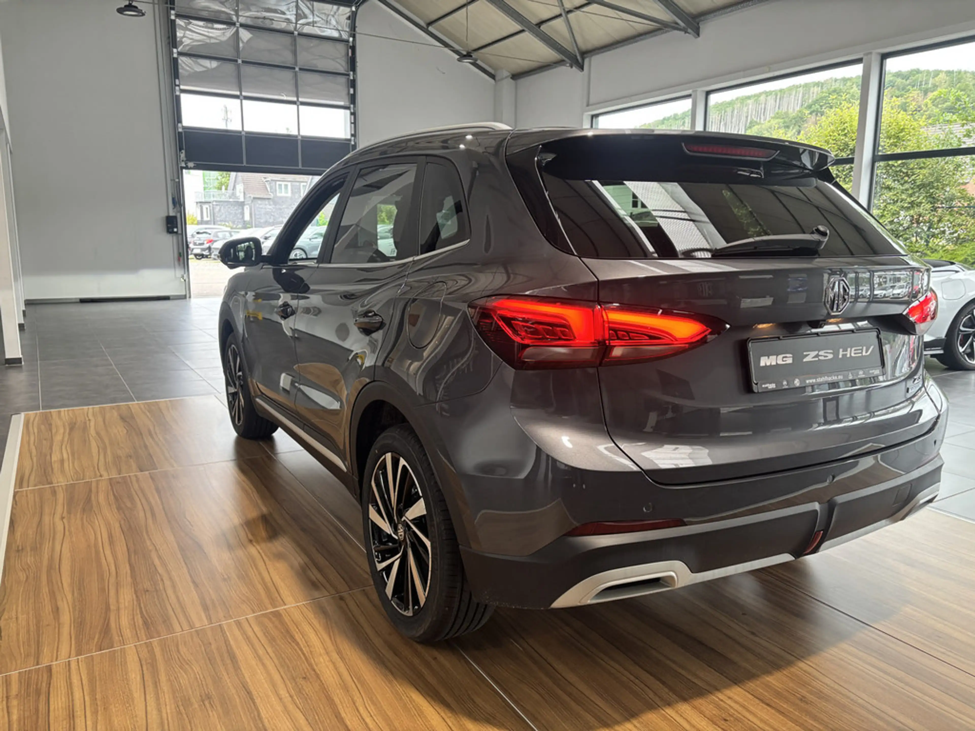 MG ZS 1.5 Hybrid+ 145 kW Standard PDC KAMERA — photo 7