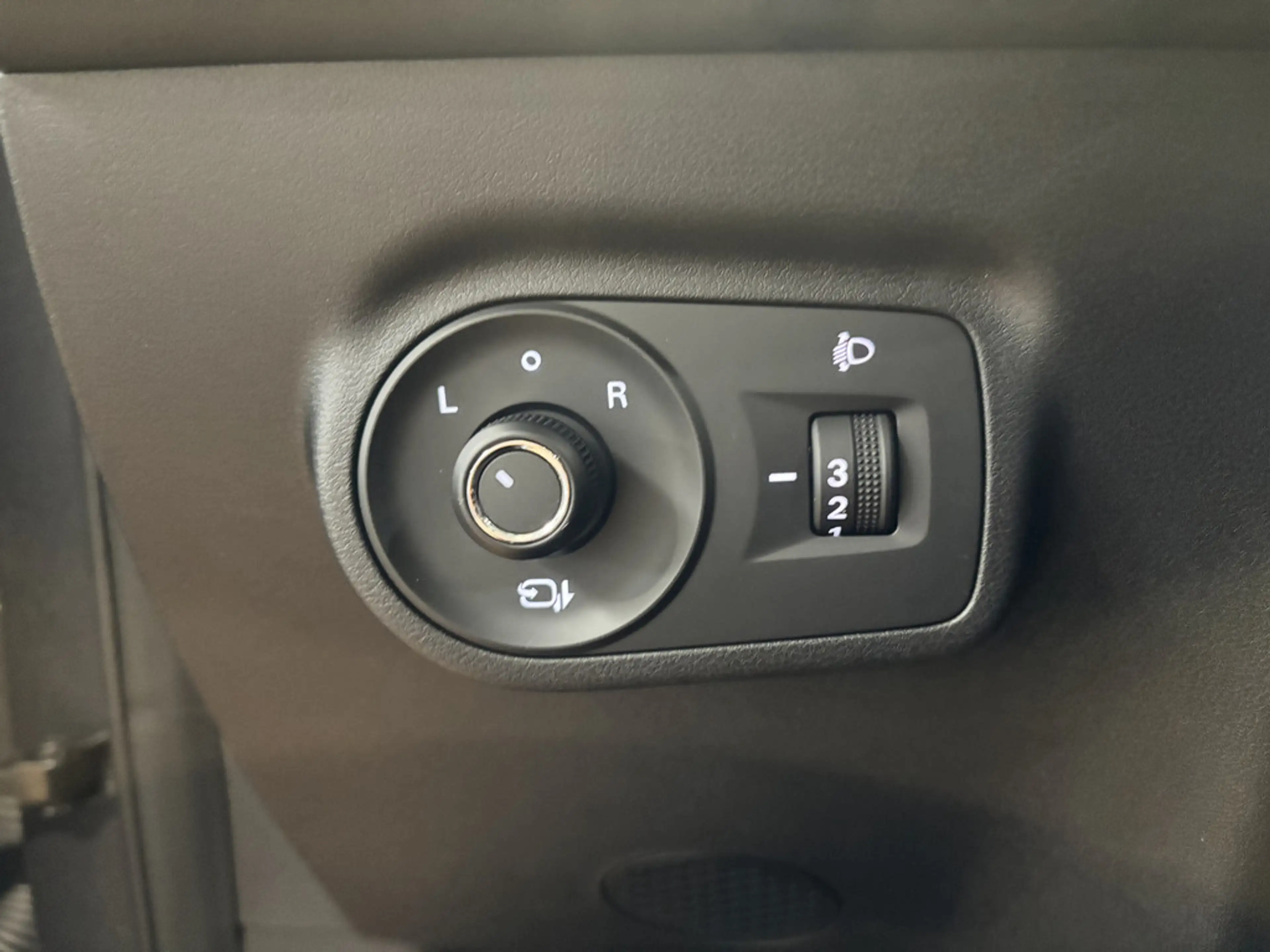 MG ZS 1.5 Hybrid+ 145 kW Standard PDC KAMERA — photo 13
