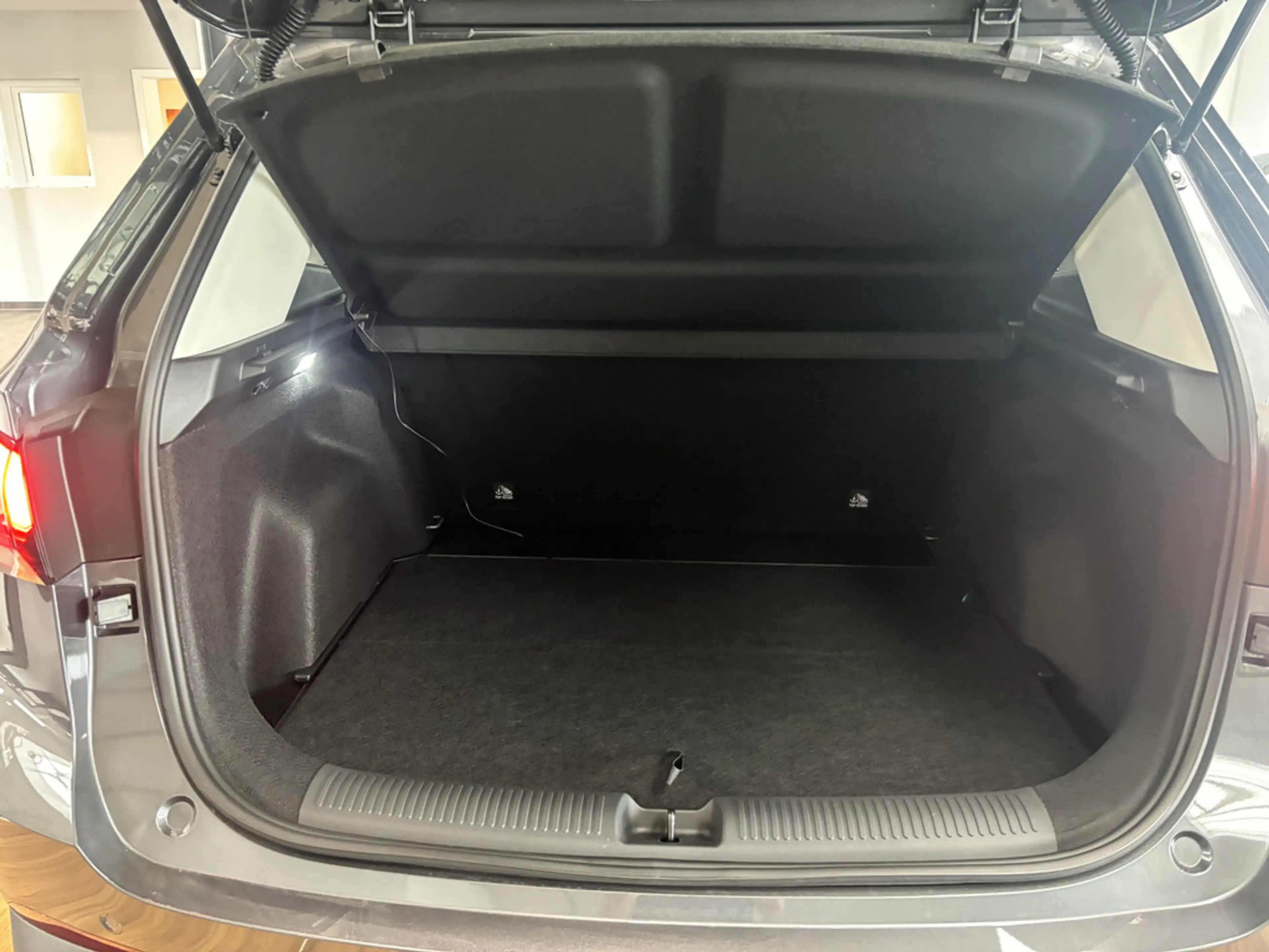 MG ZS 1.5 Hybrid+ 145 kW Standard PDC KAMERA — photo 8