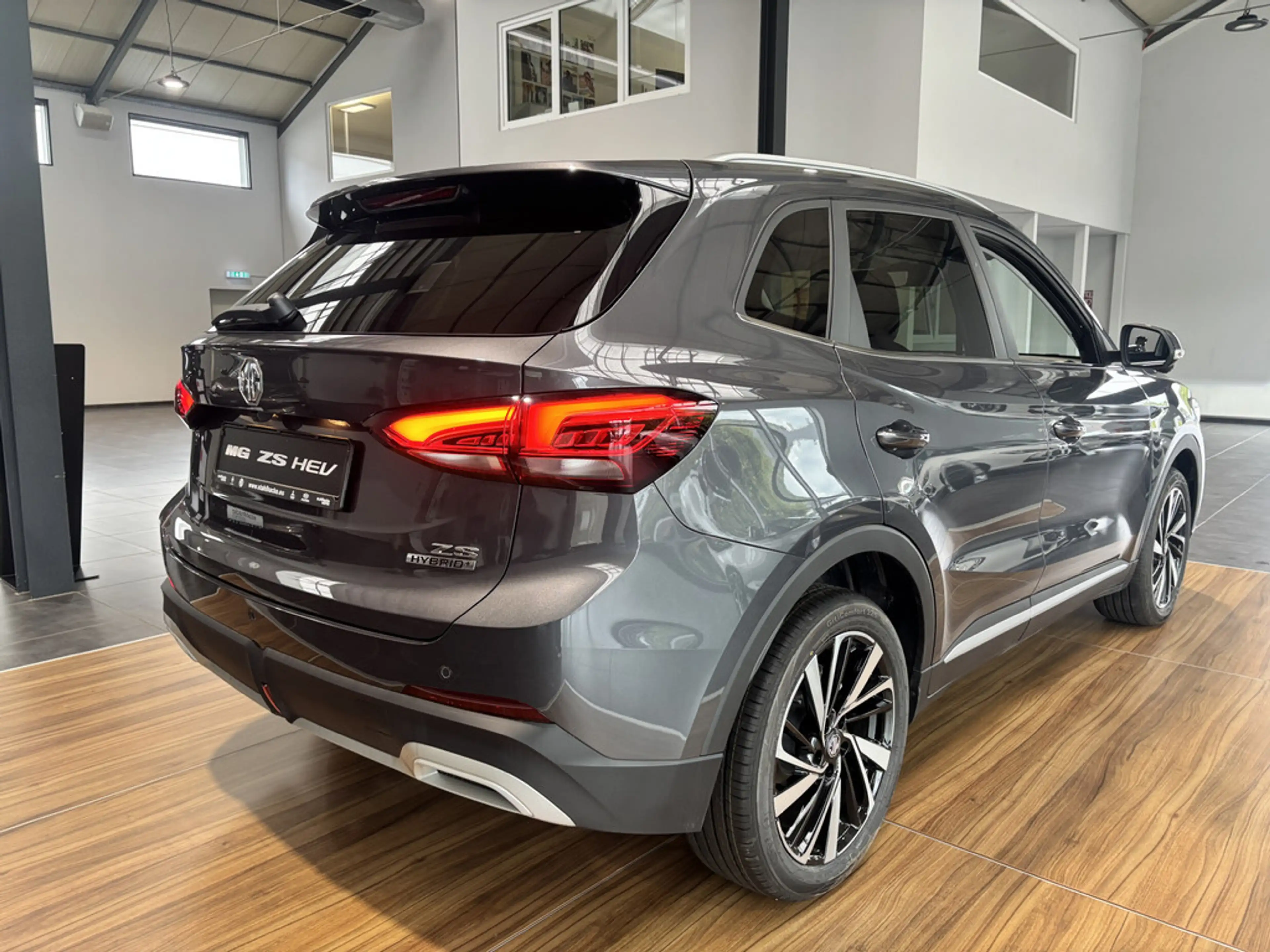 MG ZS 1.5 Hybrid+ 145 kW Standard PDC KAMERA — photo 5