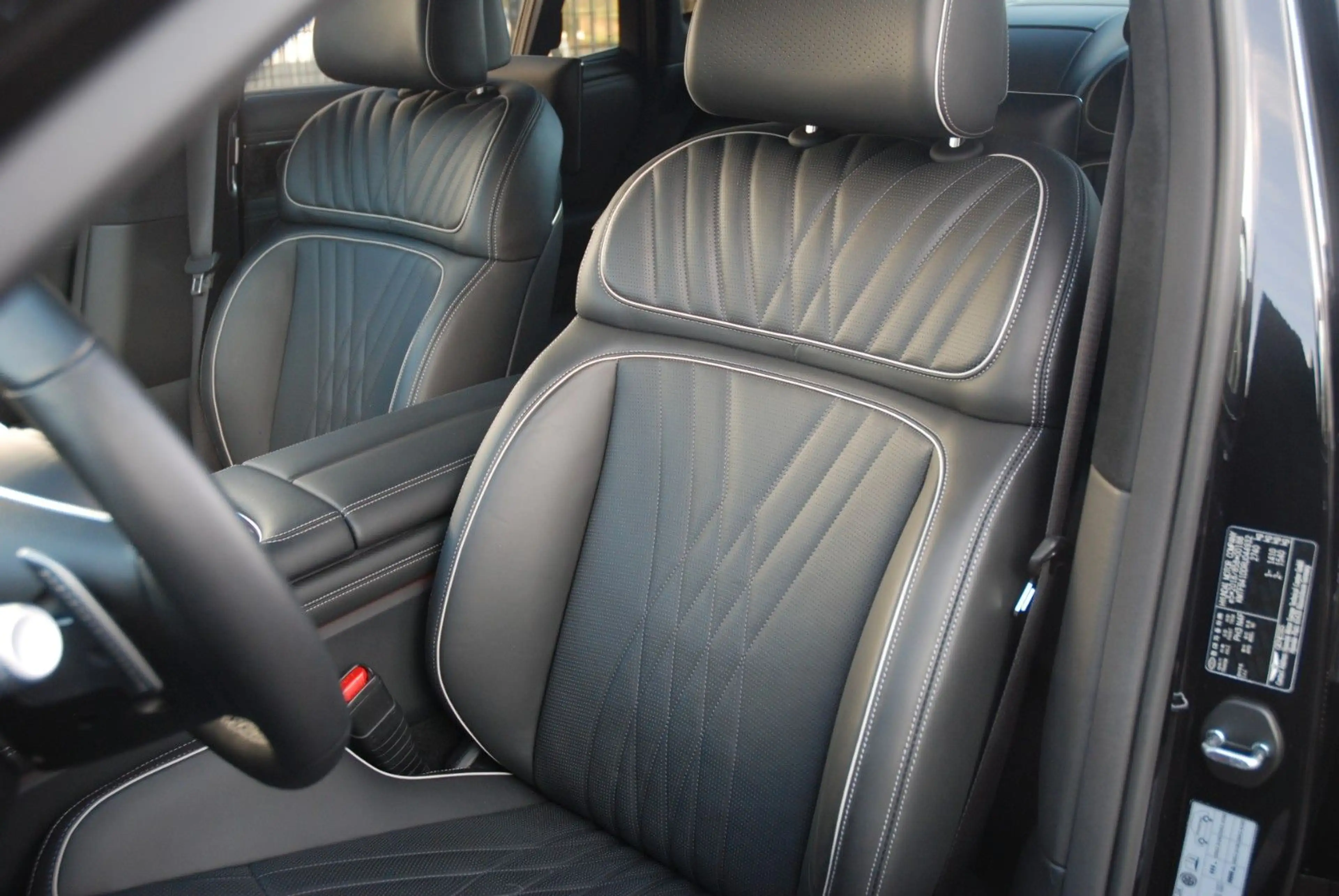Genesis G90 3.5T MHEV Luxury Plus AWD 4-Sitzer — photo 8