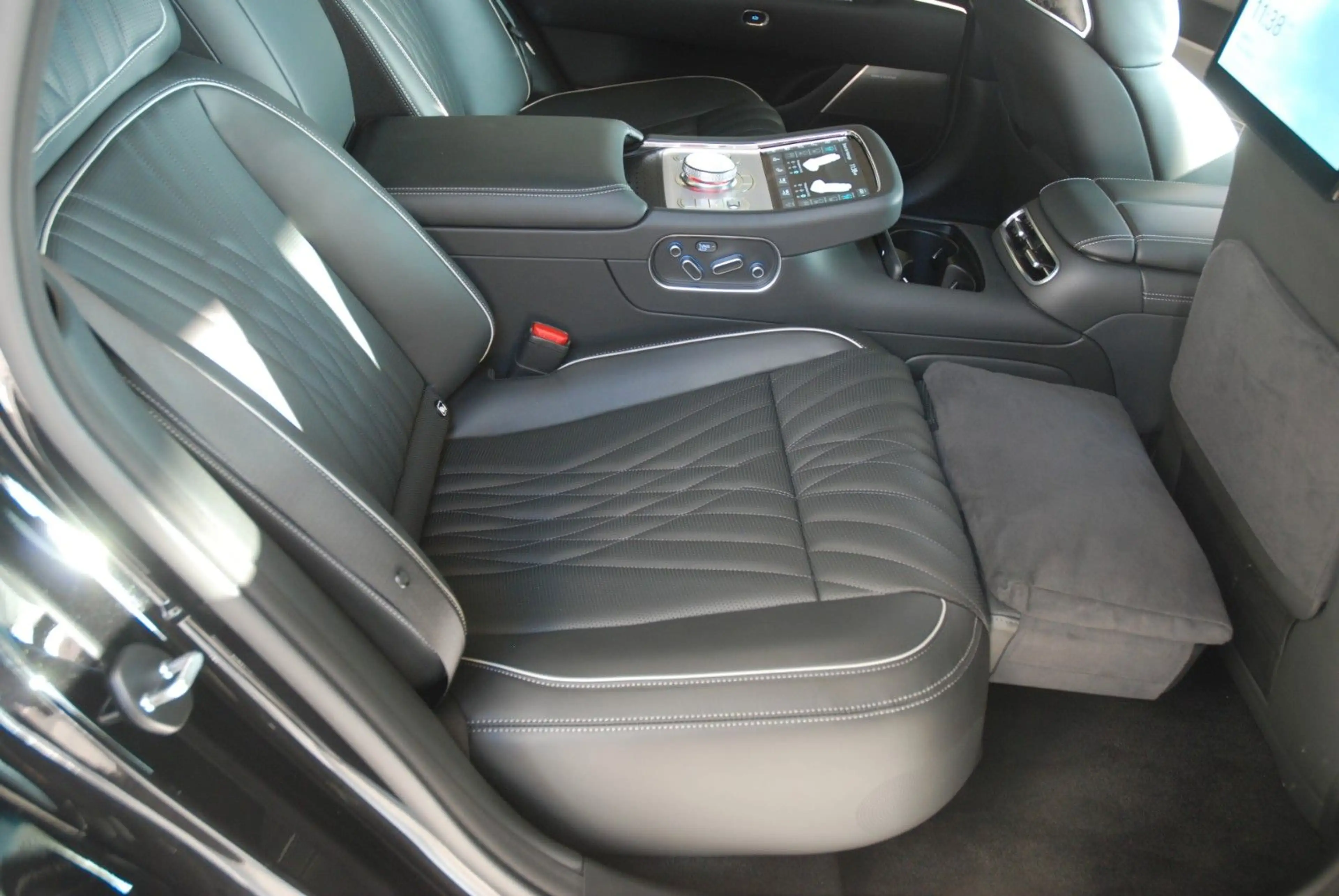 Genesis G90 3.5T MHEV Luxury Plus AWD 4-Sitzer — photo 12