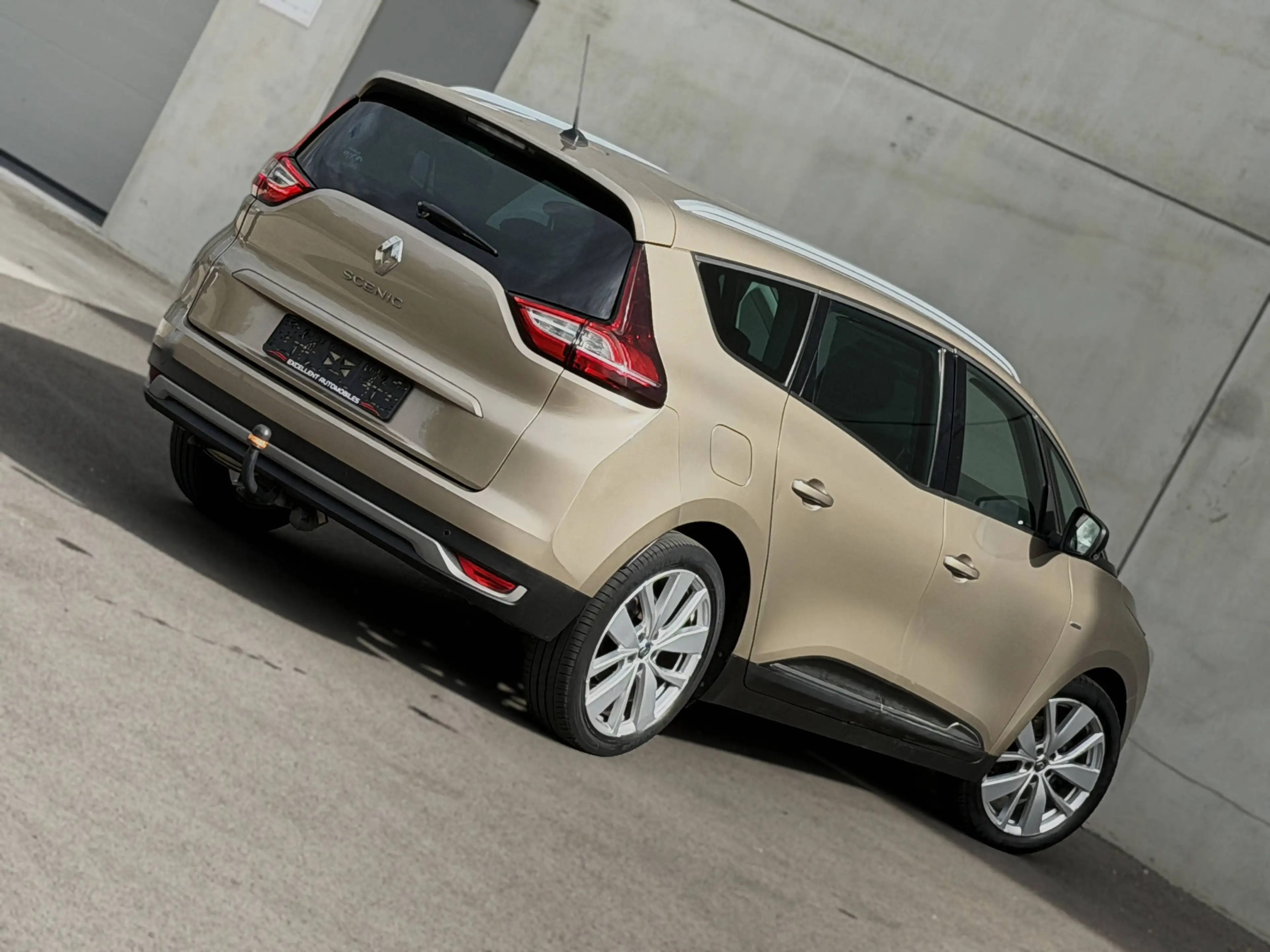 Renault Grand Scenic 1.33 TCe Energy Limited 7PLACES/GPS/BLUETOOTH/CRUISE/PDC/ATTACHE REMORQUE/GARANTIE 12 MOIS — photo 4
