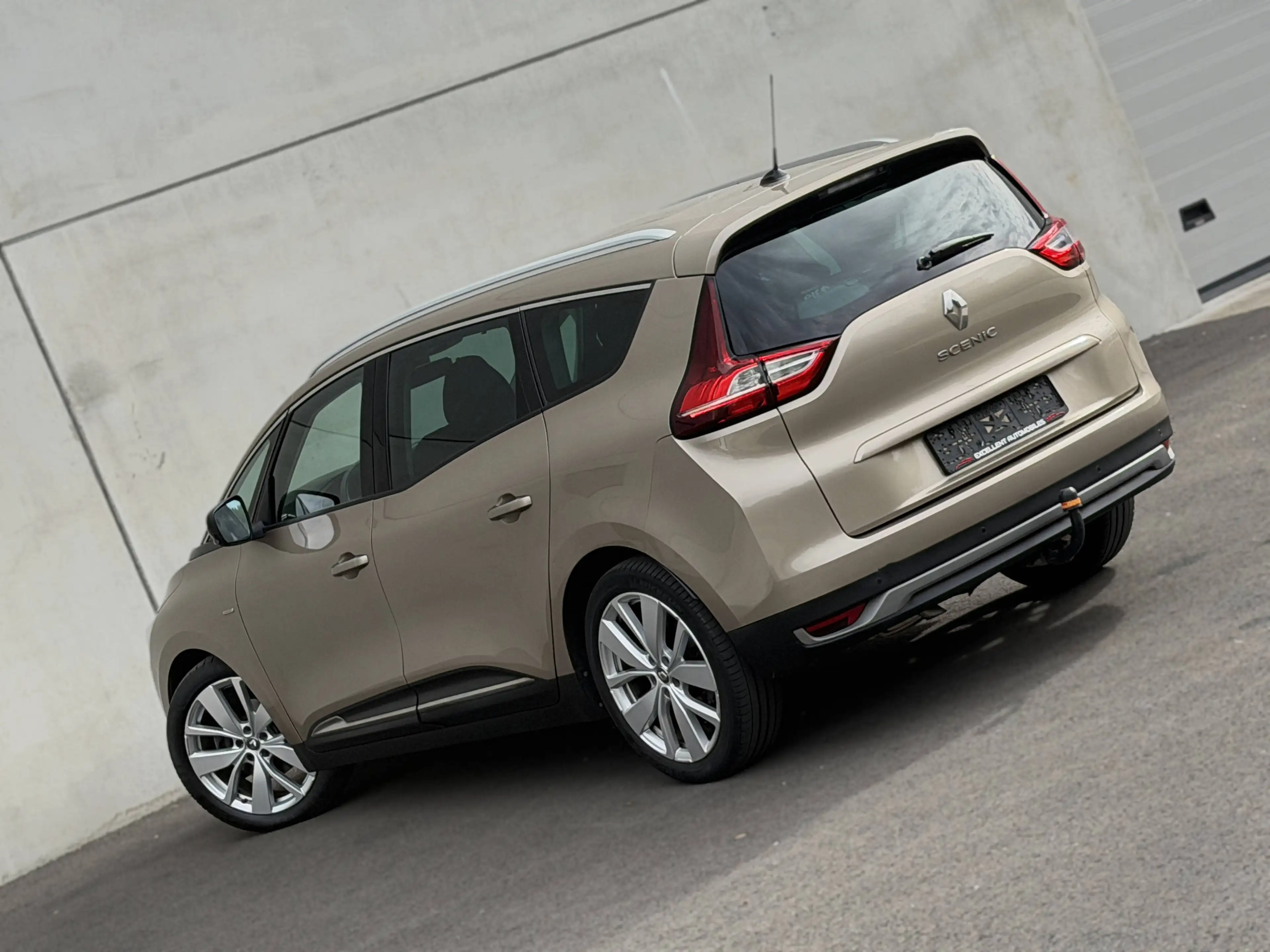 Renault Grand Scenic 1.33 TCe Energy Limited 7PLACES/GPS/BLUETOOTH/CRUISE/PDC/ATTACHE REMORQUE/GARANTIE 12 MOIS — photo 3