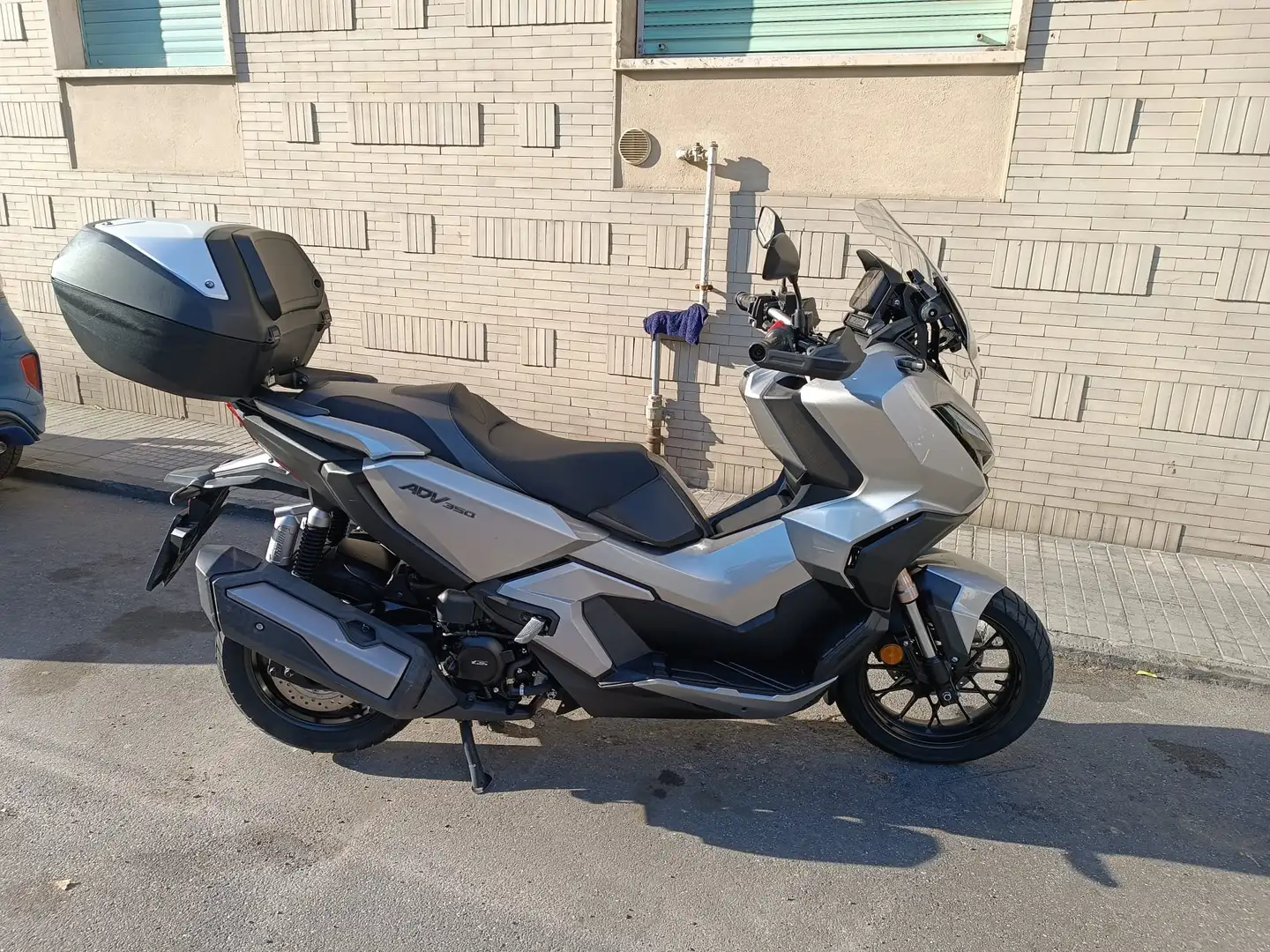 Honda ADV 350 Adv350 Argintiu - 2