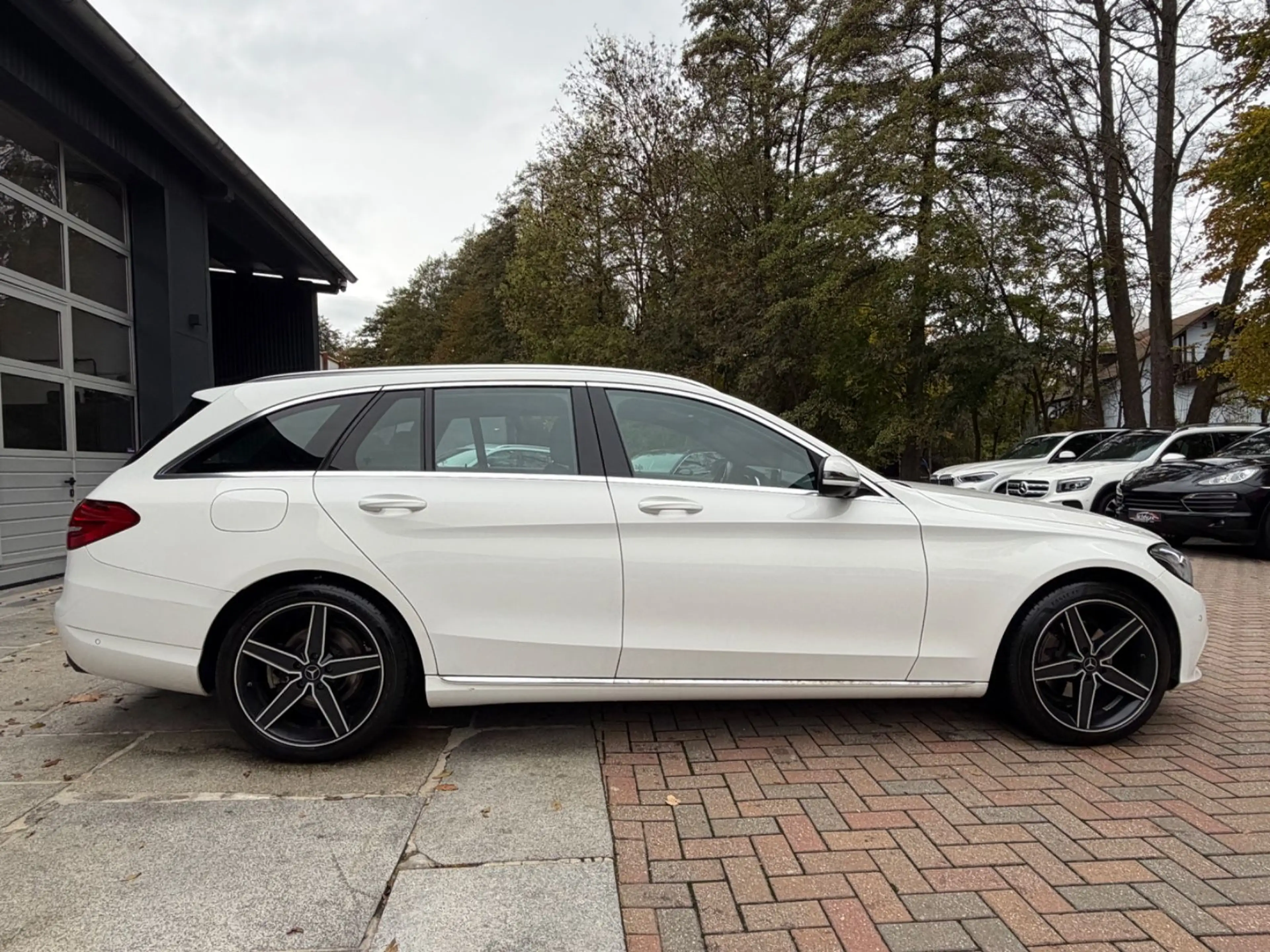Mercedes-Benz C 220 d T-Modell Head-Up 8-Fach LED Kamera — photo 4