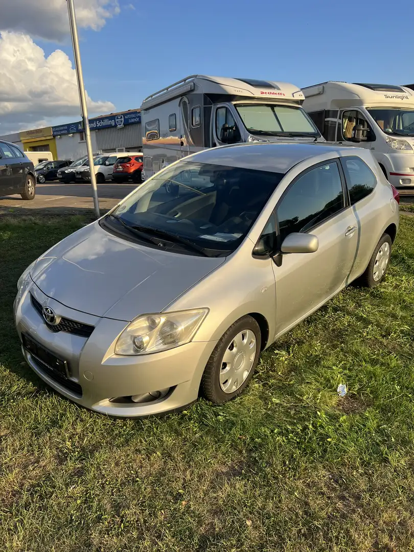 Toyota Yaris Yaris Verso 1.4 D-4D Silber - 1