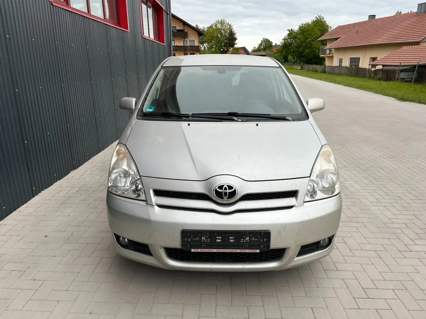 Toyota Corolla Verso 2.2 D-CAT Sol *7 Sitze* Plateado - 2