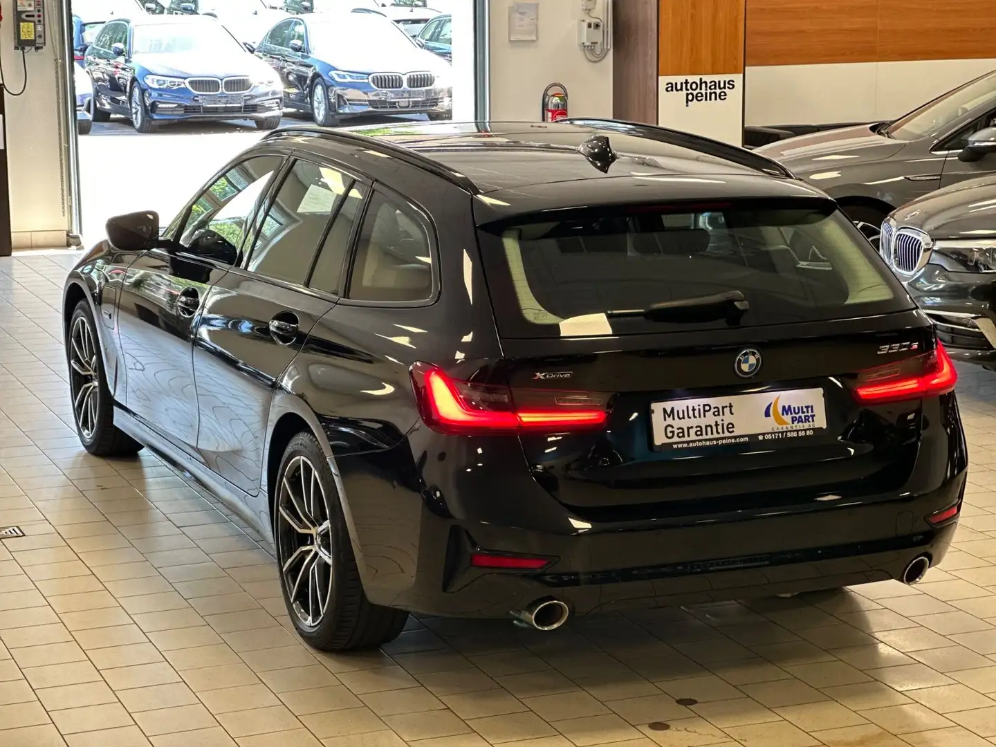 BMW 330 e xDrive Sport Line HUD/AHK/St&Go/Leder/Panor Schwarz - 2