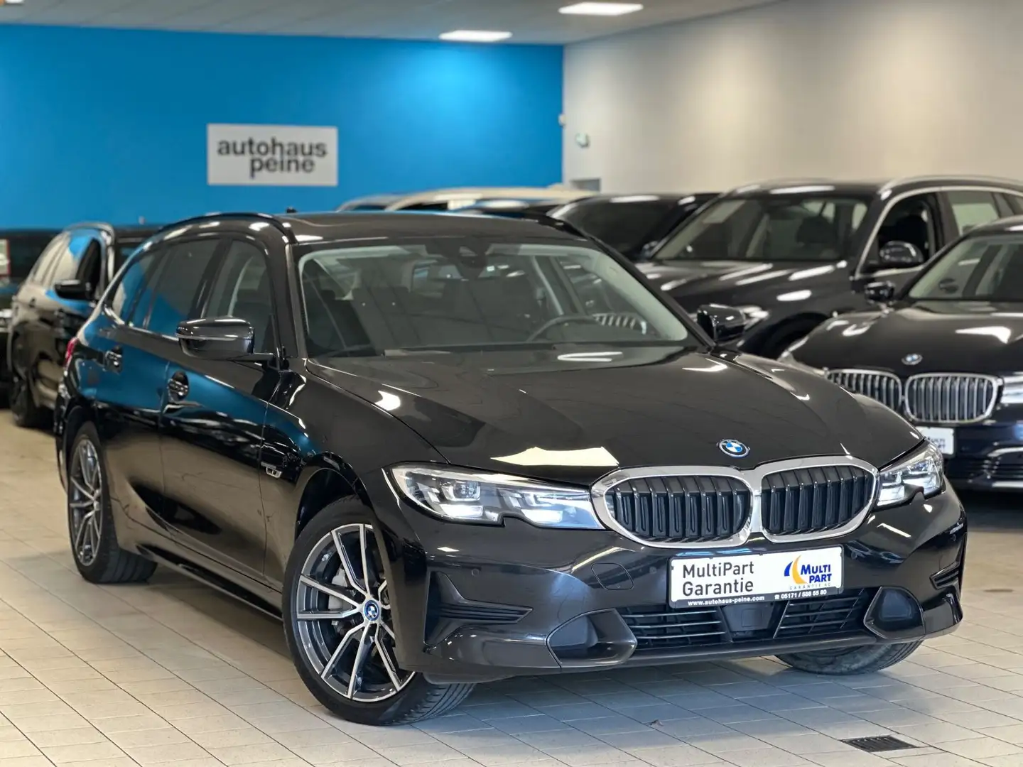 BMW 330 e xDrive Sport Line HUD/AHK/St&Go/Leder/Panor Schwarz - 1