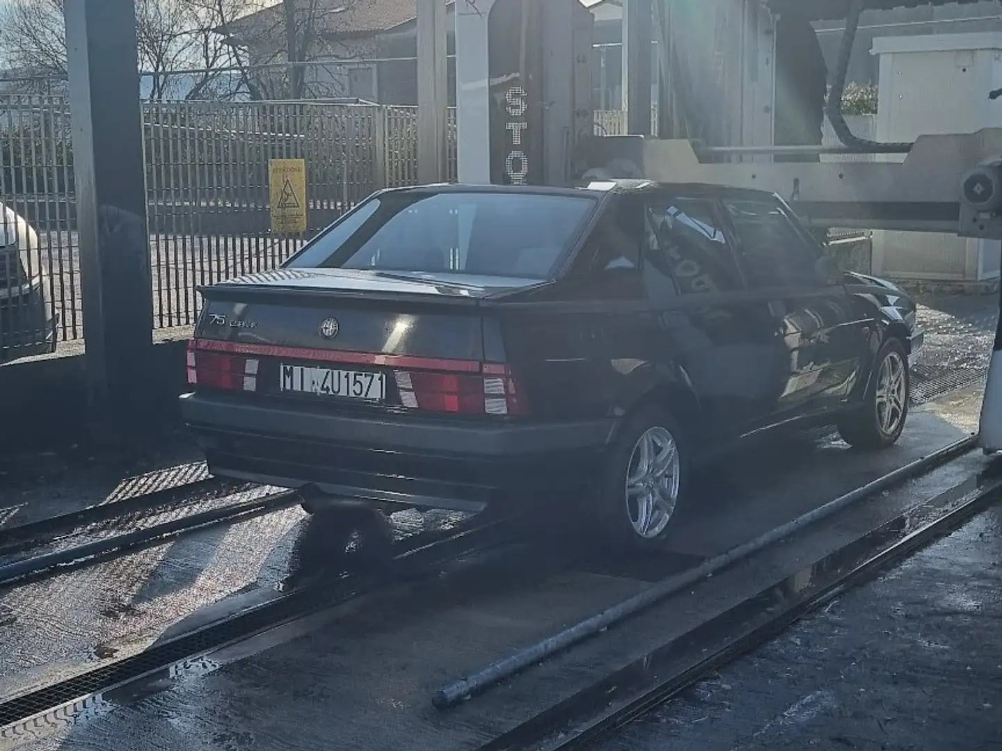 Alfa Romeo 75 2.0i ts - 2
